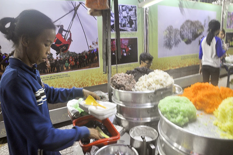 Mưu sinh đêm giao thừa ảnh 8